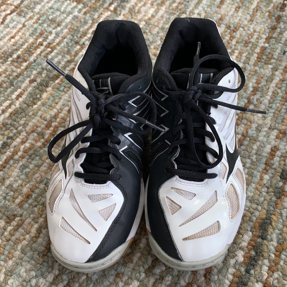 Women’s Mizuno Wave Hurricane volleyball sz 9.5